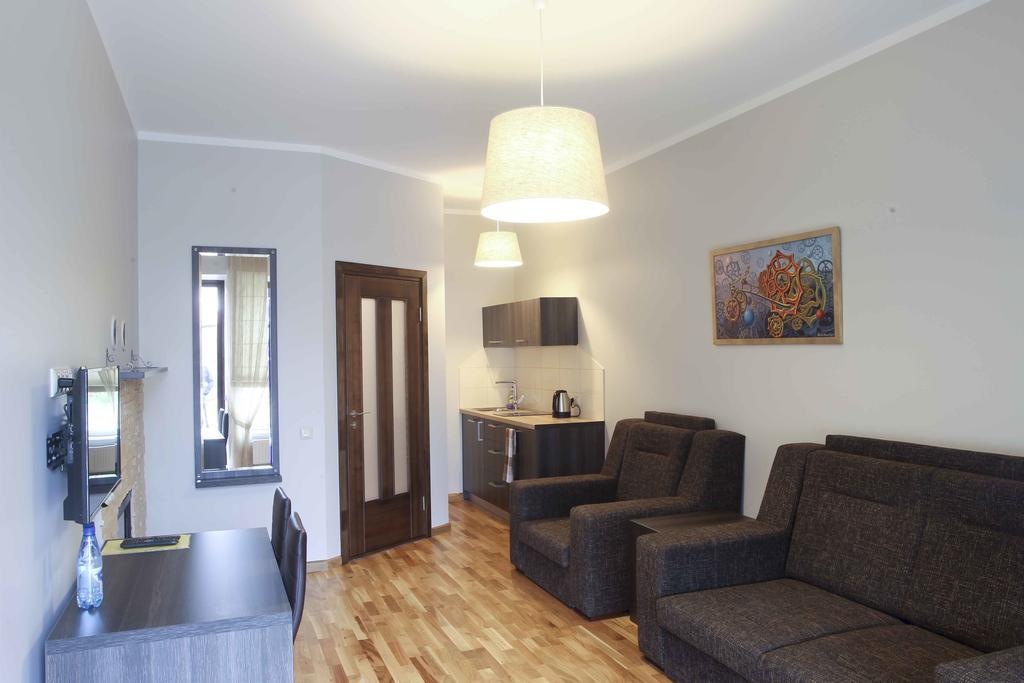 Meness Apartamenti سيسيس المظهر الخارجي الصورة
