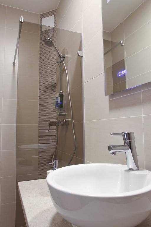 Meness Apartamenti سيسيس المظهر الخارجي الصورة