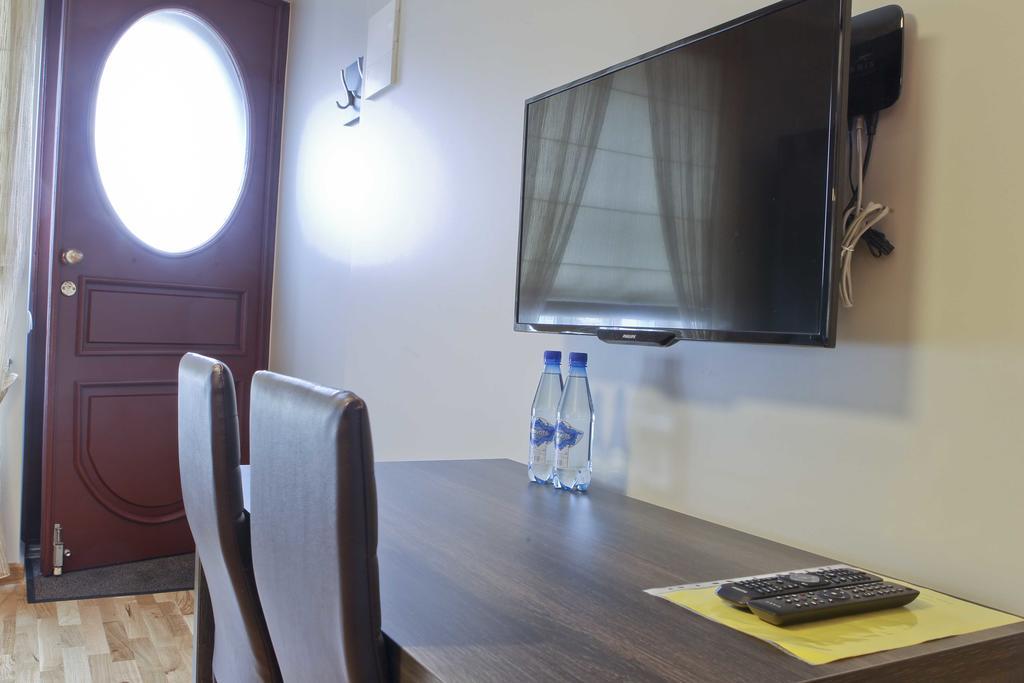 Meness Apartamenti سيسيس المظهر الخارجي الصورة