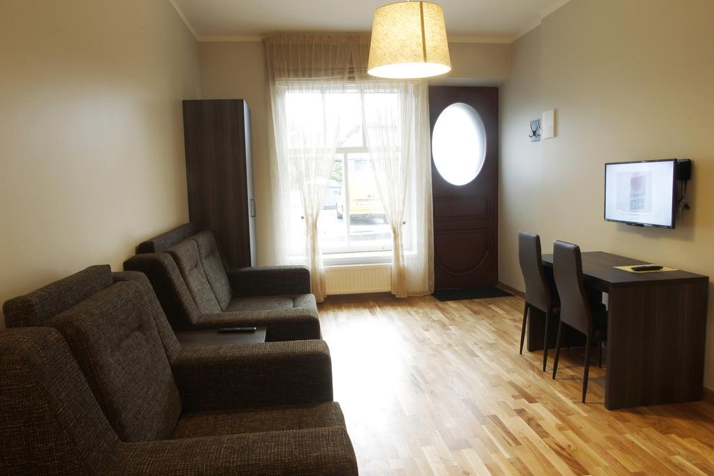 Meness Apartamenti سيسيس المظهر الخارجي الصورة