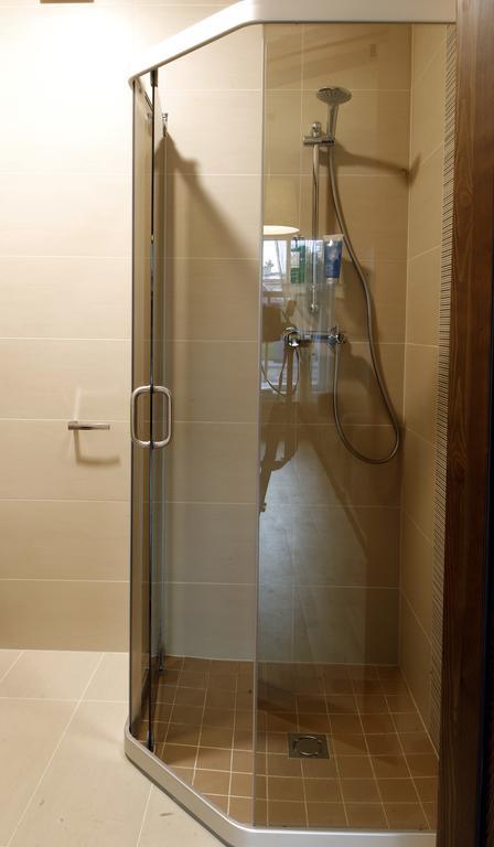 Meness Apartamenti سيسيس المظهر الخارجي الصورة