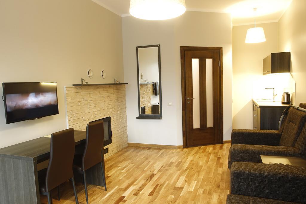Meness Apartamenti سيسيس المظهر الخارجي الصورة